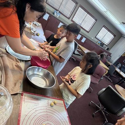 Concordia Chinese School students in cooking and baking class
