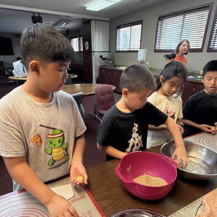 Concordia Chinese School students in cooking and baking class