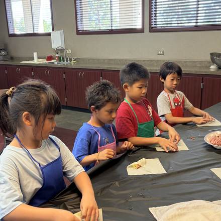 Concordia Chinese School students in cooking and baking class