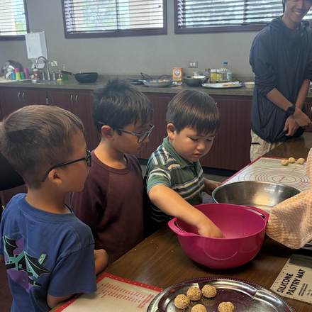 Concordia Chinese School students in cooking and baking class