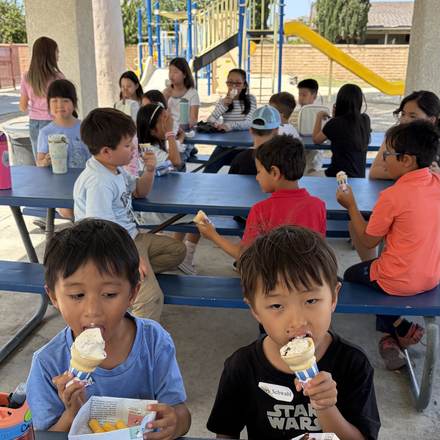 Concordia Chinese School students enjoying afternoon snack time