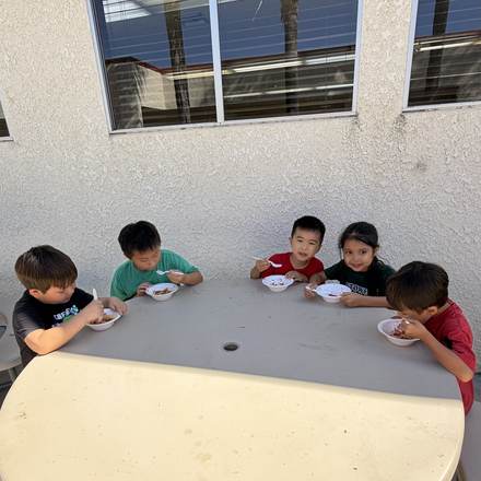 Concordia Chinese School students enjoying afternoon snack time
