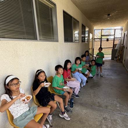 Concordia Chinese School students enjoying afternoon snack time