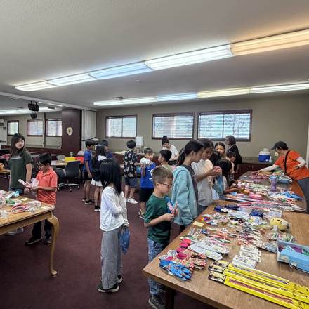 Concordia Chinese School students at the reward store day
