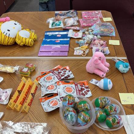 Concordia Chinese School students at the reward store day