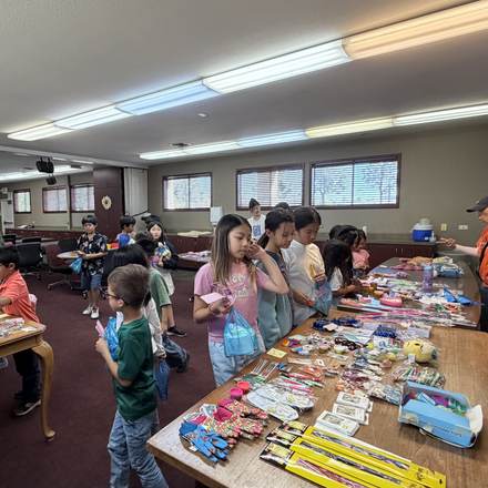 Concordia Chinese School students at the reward store day