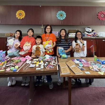 Concordia Chinese School students at the reward store day